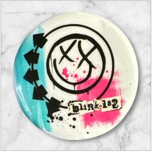 Hot Topic Blink 182 metal lapel pin 1.5 inches